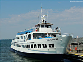 Boston Harbor Islands:Ferry en el  Puerto de Georges Island