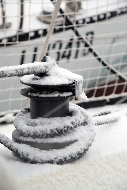 neve in barca a vela