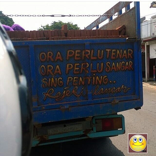 25+ Tulisan Belakang Truk