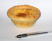 An egg custard (pen not included) (egg custard tart)