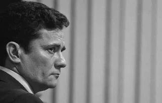 Sérgio Moro condena ex-gerentes da Petrobras e empresários.