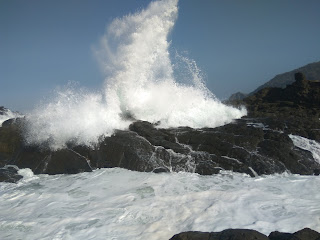 ombak pantai wediombo