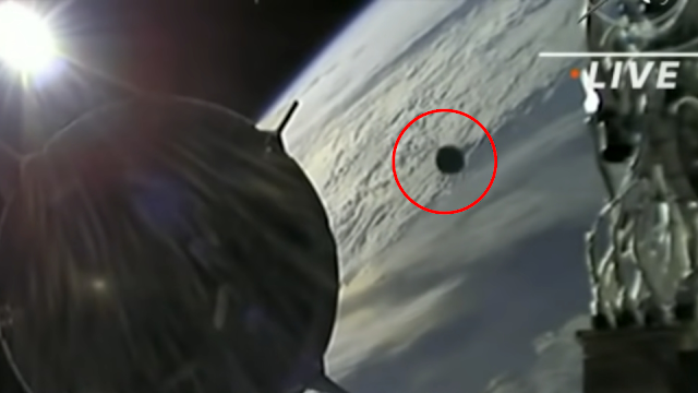 Here's the epic UFO sighting that happened at the SpaceX capsule.