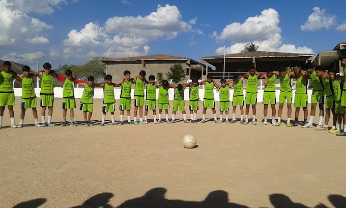 Escolinha Craques do Futuro de Pesqueira fazem orações pela Chapecoense