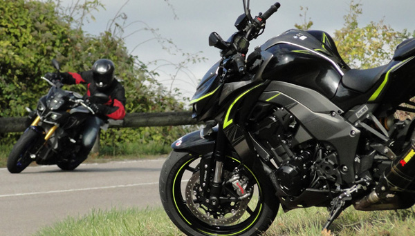 Duel Monstrous! Yamaha MT-10 SP Vs Kawasaki Z1000R