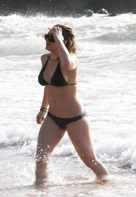 Hot Celebrity Hilary Duff in bikini beach vacation candids from Hawaii