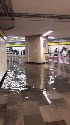 Se inunda el Túnel de la Ciencia en el metro de la CDMX [VIDEO]