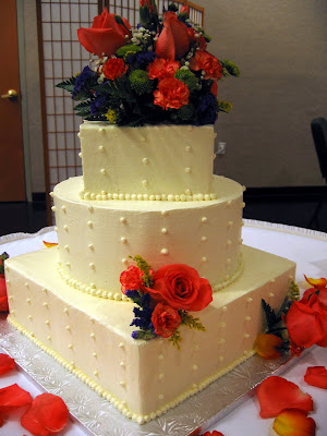 Joe and Wendy 39s cake were accented with coral colored roses and carnations