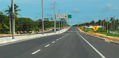 Resultado de imagem para Foto de uma estrada duplicada do litoral do Ceará