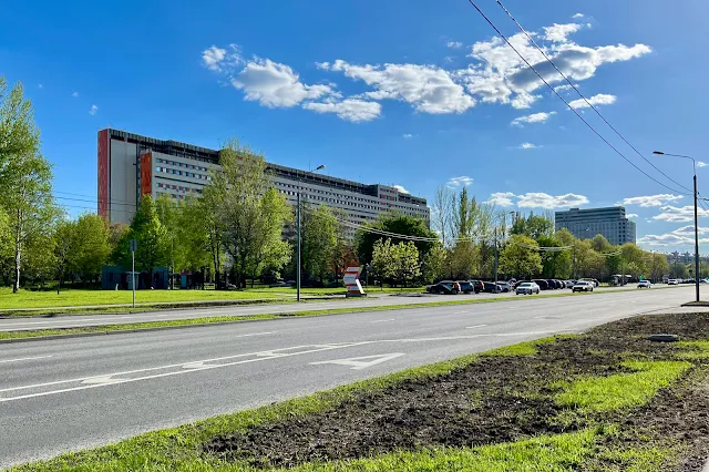 Коломенский проезд, Городская клиническая больница имени С. С. Юдина, корпус 1976 года постройки