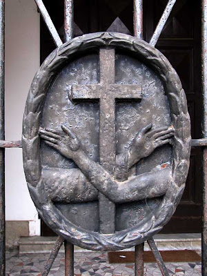 Cross with crossed arms, Livorno