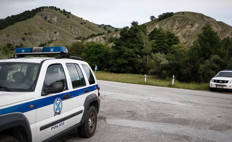 Στήνουν μπλόκα στις Πρέσπες: Επί ποδός η αστυνομία κλείνει την πρόσβαση σε λεωφορεία και Μακεδόνες διαδηλωτές