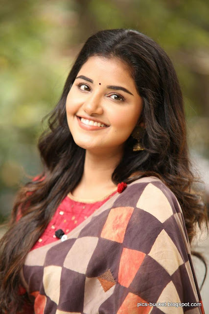 Actress Anupama Parameswaran hd images