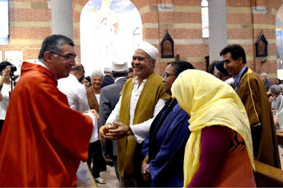 Muslims attend Catholic Mass to show unity