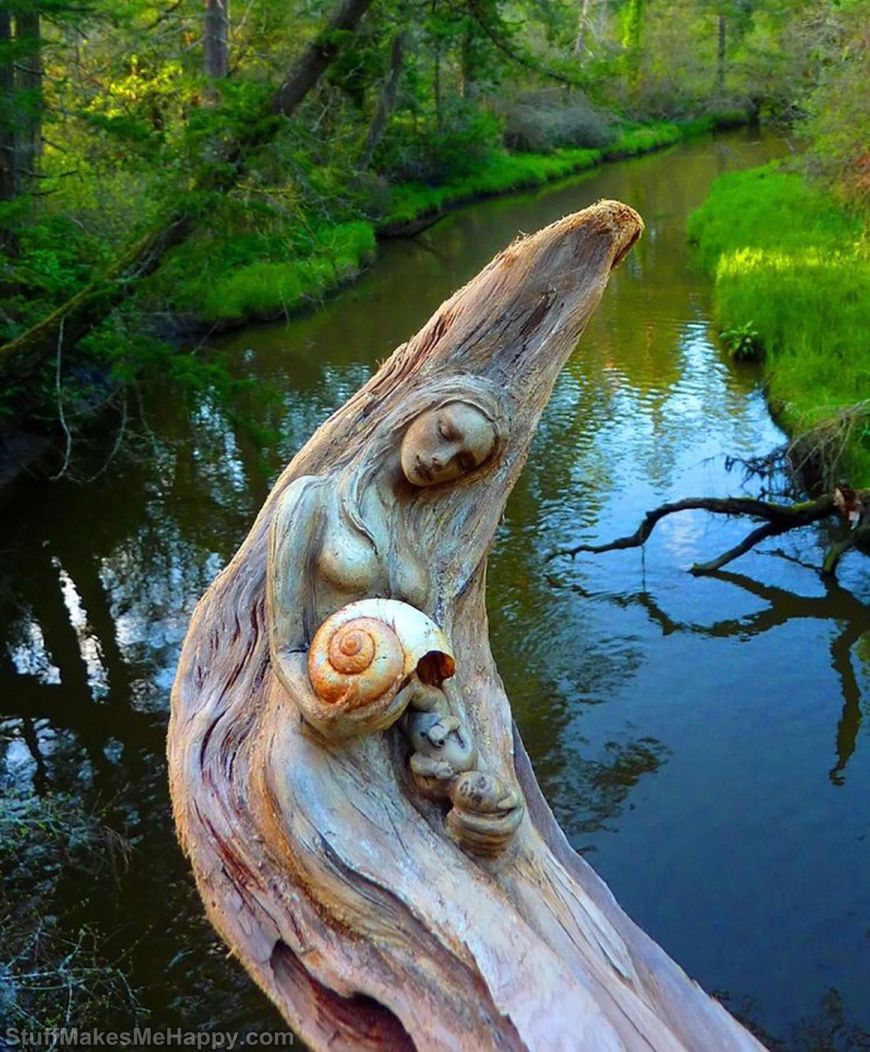 Удивительный удивить удивительно. Скульптуры из коряг Дебры Бернье. Канадская художница Дебра Бернье. Необыкновенные скульптуры Дебры Бернье скульптура. Скульптура из дерева на природе.