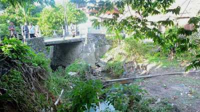 Pemko Padang Keruk Sungai di Pampangan Lubuk Begalung
