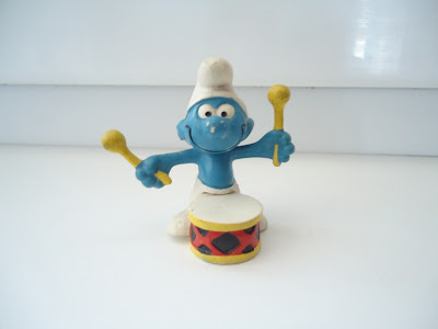 Drummer Yellow Drum Smurf Figure Peyo Schleich W.Germany Schleich Emblem 2.0009 Puffi