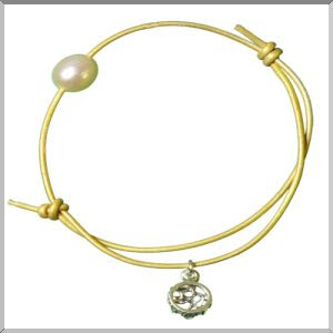 Freshwater pearl on gold leather bracelet