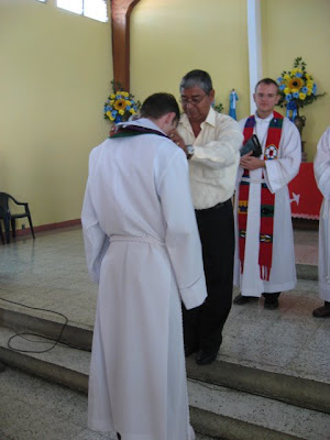 Instalación nuevo pastor capellán - foto: Carlos Figueroa, Fabiola Vásquez, Félix Galicia y José Figueroa (09/03/08)