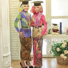 model kebaya wisuda