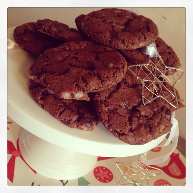 CHOCOLATE CANDY CANE COOKIES >> STARTS WITH CUPCAKES