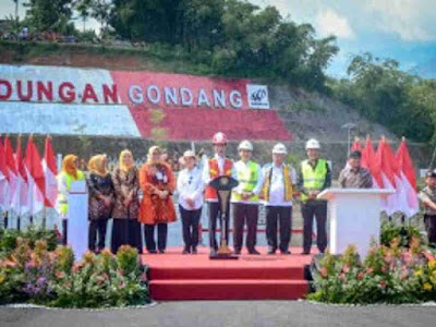 Jokowi  Inaugurates Gondang Dam in Karanganyar, Central Java