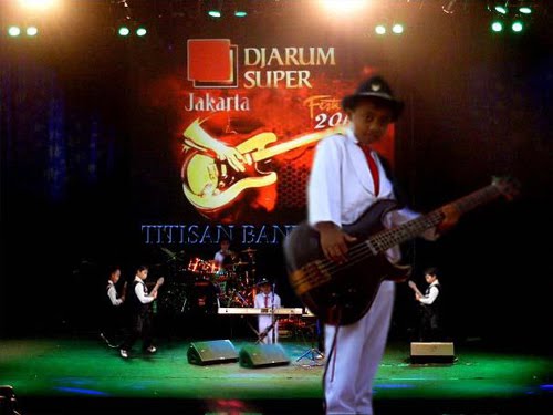 Titisan Band Djarum Super