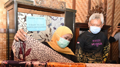  Gubernur Khofifah  Kampanyekan Belanja Produk  UMKM  dan Pakai Masker 