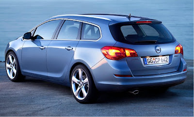 Opel Astra shows the new Sports Tourer 2011