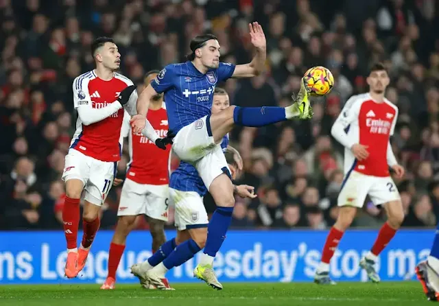 ترتيب الدوري، ليفربول، تشيلسي، الجولة 18. أرسنال، الدوري الإنجليزي، إبسويتش تاون، كاي هافيرتز،