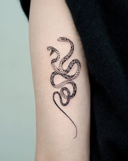 Tatuagem de Cobra - 156 ideias femininas para inspirar vocês