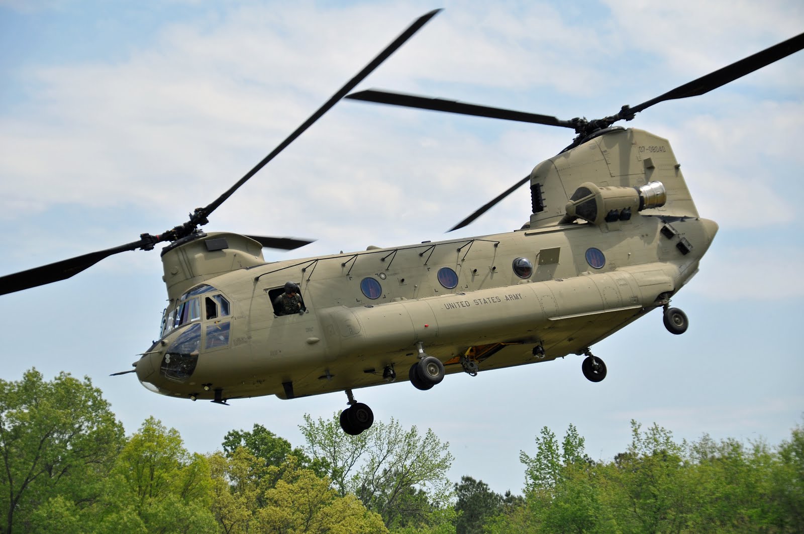 ... /helicopters/ch-47-chinook-helicopter/ch-47-chinook-helicopter-29