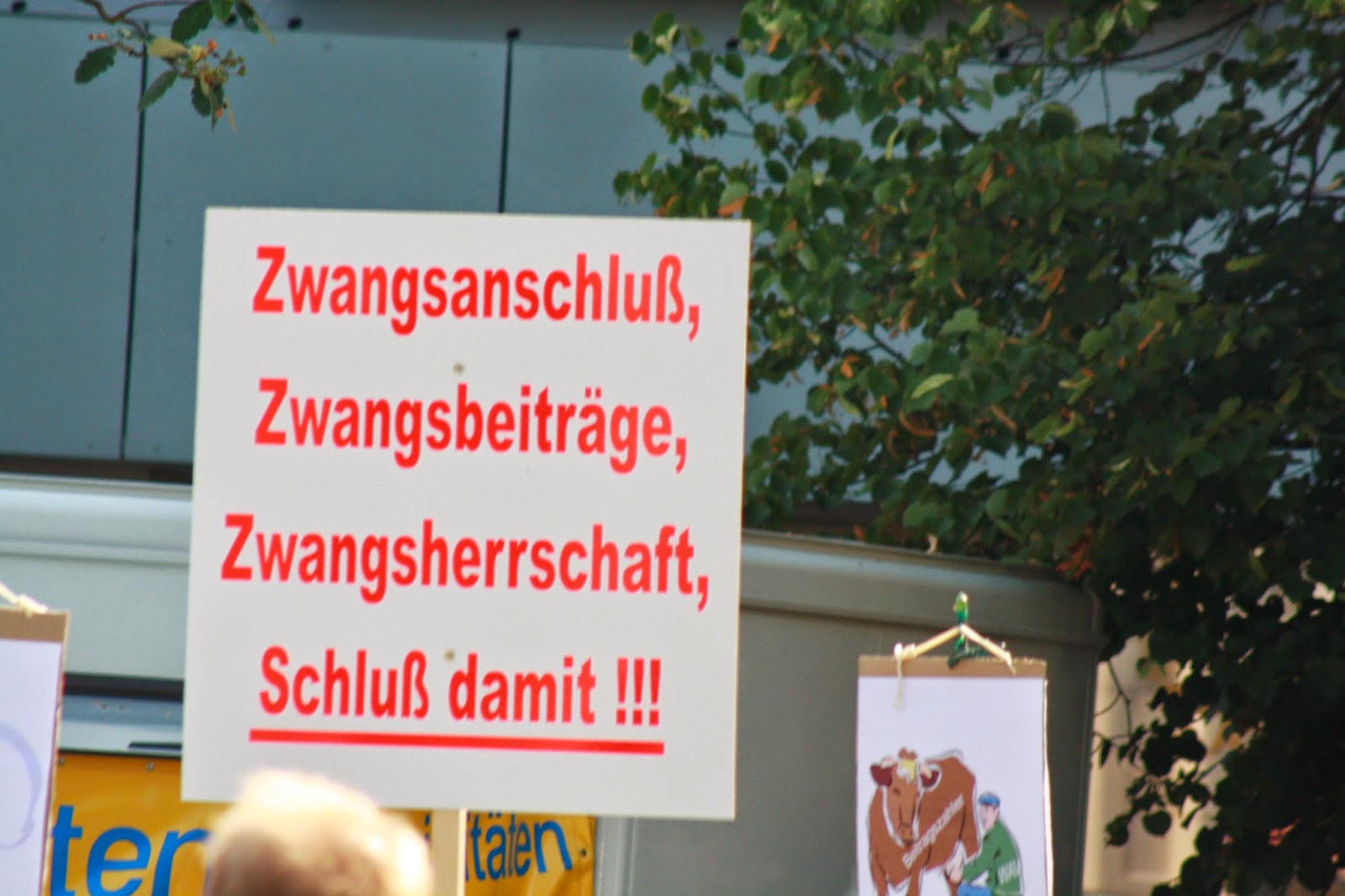 In den Jahren vor der 1848er Revolution betrat der Künstler Bühne einmal mit Semmeln als Hemdknöpfen Zu ser Zeit waren Bäcker in Verruf geraten