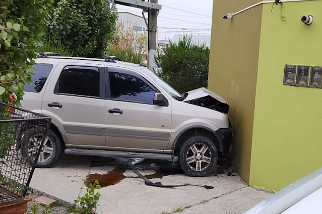 Choque entre camionetas, cuatro personas trasladadas al Hospital