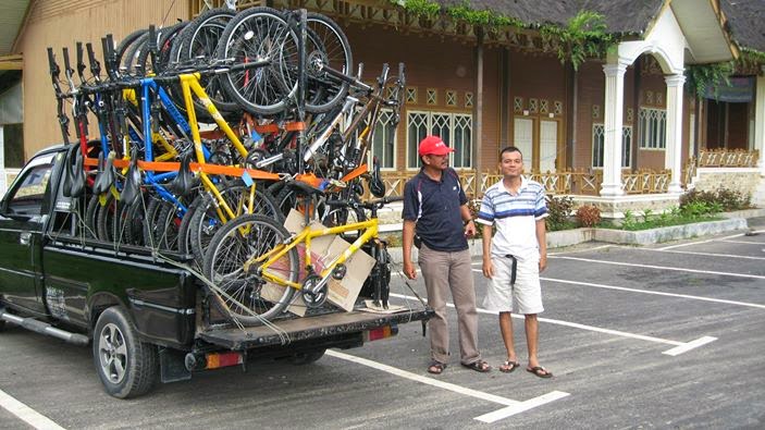 Petualangan Veri Cara Angkut Sepeda  Yang Banyak dan Aman