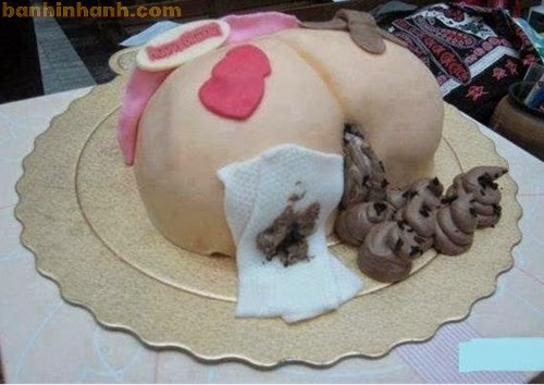 Những chiếc bánh sinh nhật hài VL, mông lợn và cứt có giấy vệ sinh