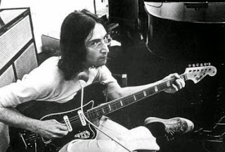 John Lennon dan Fender VI