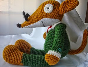 http://amigurumilacion.blogspot.com.es/2013/12/amigurumi-geronimo-stilton.html