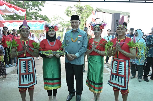 Kunker Gubernur Mahyeldi ke Mentawai disambut Tari Turu' Kreasi, Siswa-Siswi SMA N 2 Sipora di Undang ke Istana Gubernur