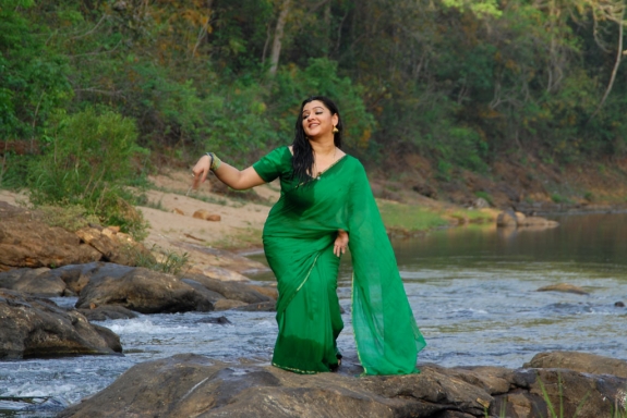 Aarthi Agarwal vanamum arputha siruvanum still - (10) - Aarthi Agarwal azhagiya vanamum arputha siruvanum stills 