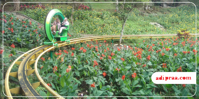 Bermain Sky Bike di Taman Rekreasi Selecta | adipraa.com