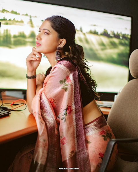 Actress Vani Bhojan Hot Navel Show Pics (www.hdactress.com)