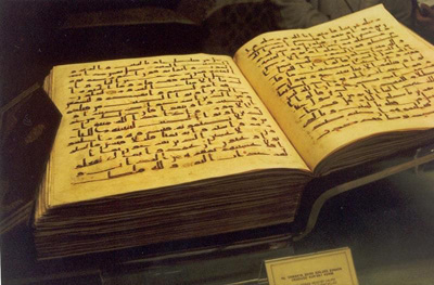 Membaca Al Qur-an: Tulisan Asli Al-Quran Ada di Makkah