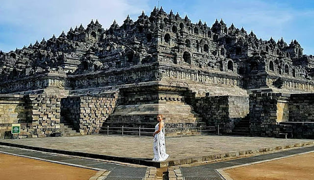 Festival Payung Indonesia, Semarak Keindahan Penuh Warna   