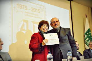 4- Professores envolvidos na história do cursos recebem homenagem.