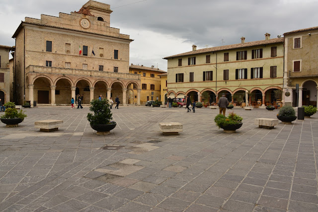 PIAZZA-DEL-COMUNE-MONTEFALCO