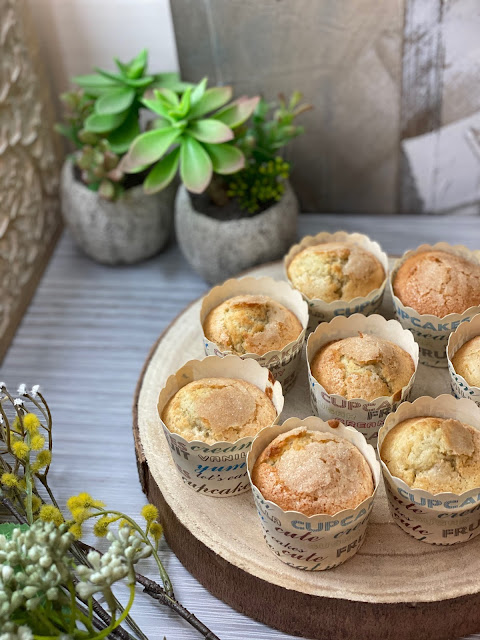 Muffins o magdalenas de coco y chocolate blanco