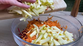 Суровата салата, която стимулира имунната ви система и помага за намаляване на теглото: Рецепта с цвекло, морков и ябълка