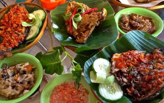 Warung Ayam Betutu Muslim Bu Ulan di Bali