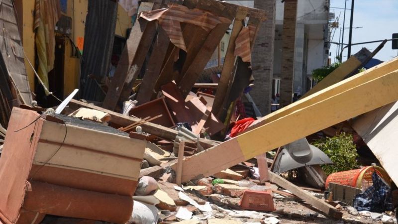 Al menos 14 muertos y 380 heridos por terremoto de Ecuador